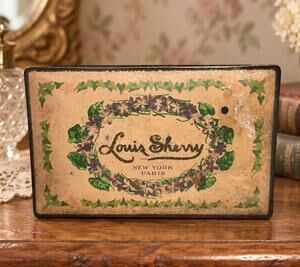 Vintage 1930s Louis Sherry New York Paris 1 Lb Floral Violet Hinged Candy Tin